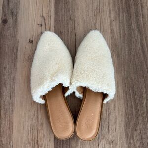 Crown Vintage Cream Fuzzy Mules
